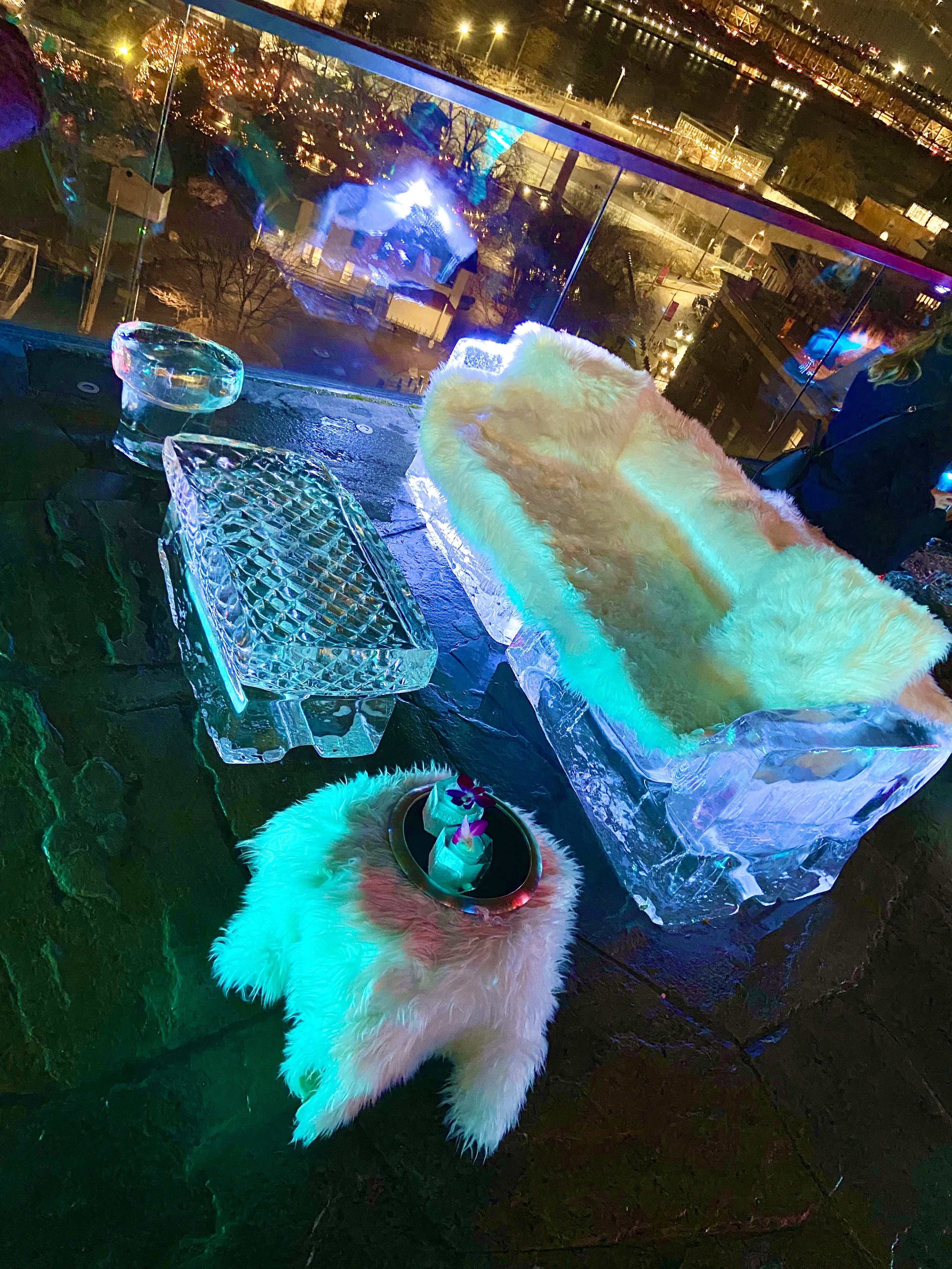 polar lounge